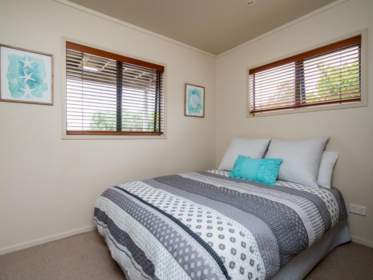 Oceans 8 - Mangawhai Heads Holiday Home Buitenkant foto