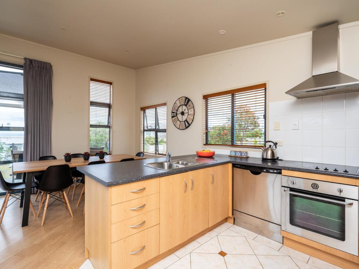 Oceans 8 - Mangawhai Heads Holiday Home Buitenkant foto
